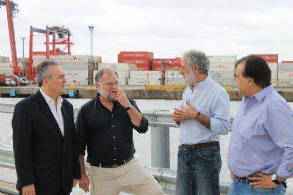 Dragado en el Puerto Dock Sud: 