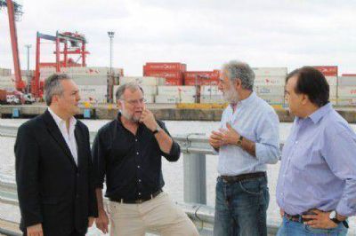 Dragado en el Puerto Dock Sud: 
