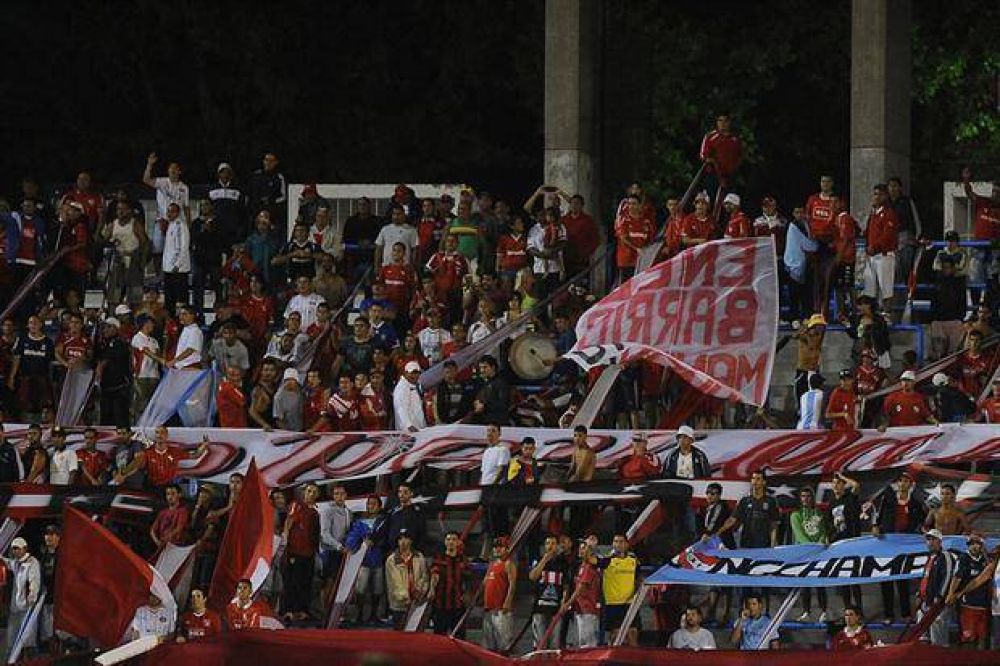 Tras la goleada, los hinchas de Independiente pidieron por Daniel Montenegro