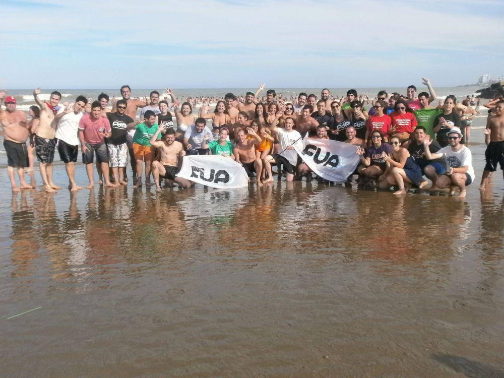 La Juventud Radical de Mar del Plata acompao y colaboro en la Caravana Educativa que realizo La Federacin Universitaria Argentina