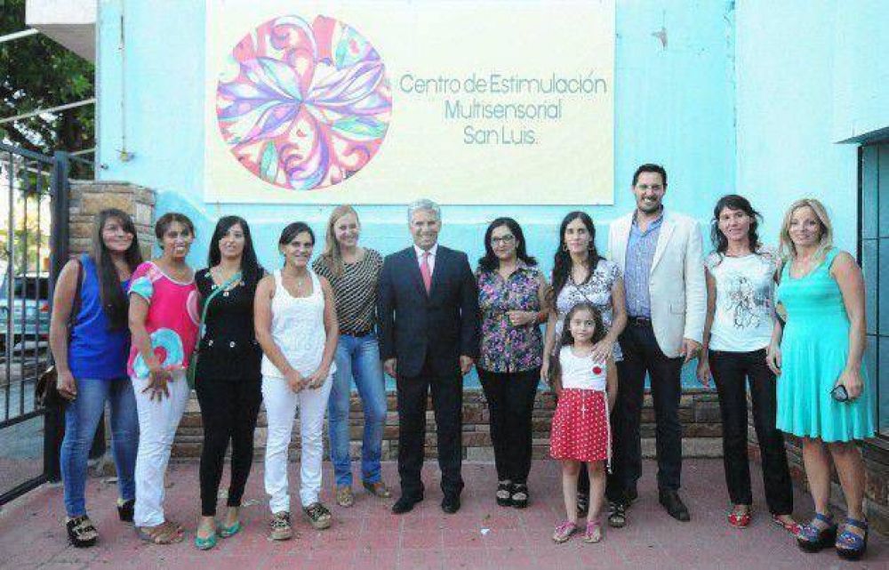 Poggi inaugur� tres nuevas empresas en la ciudad de San Luis