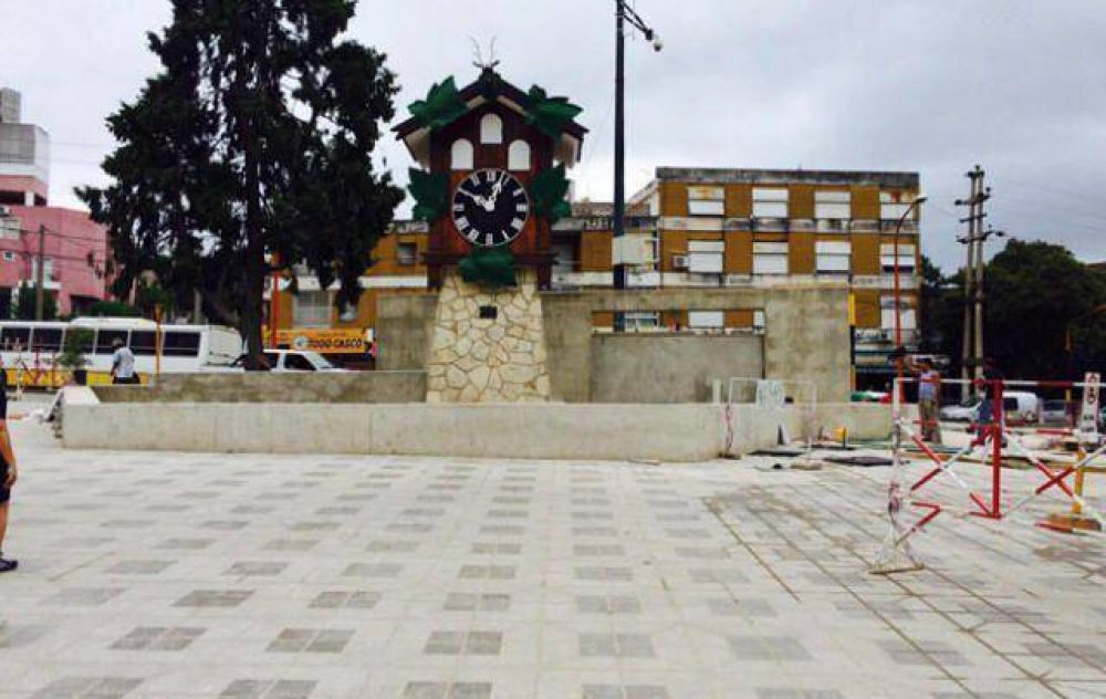 �Qu� Cuc�! Roban monedas del tradicional reloj de Carlos Paz