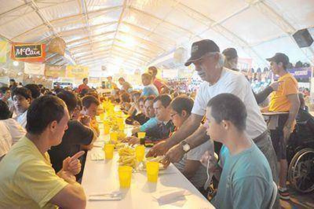 Una jornada a pura solidaridad en la Cantina de los Pescadores