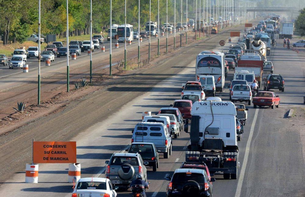 Ya trabajan sobre 3 de los 4 puentes para ampliar el Acceso Sur