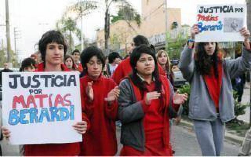 Caso Mat�as Berardi: Marcha para pedir la recaptura del pr�fugo