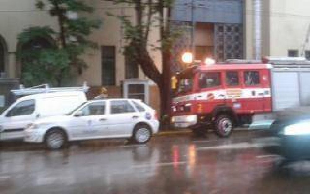 Vicente L�pez: Empleado del Municipio muri� electrocutado bajo la lluvia