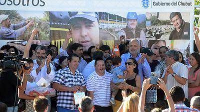 Buzzi entreg� 10 nuevas viviendas en Gobernador Costa