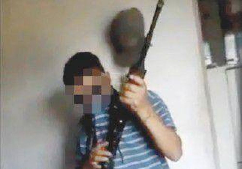 Desaf�an con armas de guerra a la Polic�a 