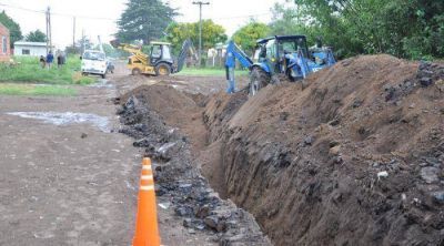 Comenz� la tercera etapa de la red de cloacas en el barrio San Antonio