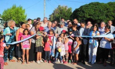 Poggi inaugur� 10 cuadras en el barrio Plan Lote Eva Per�n I de Villa Mercedes