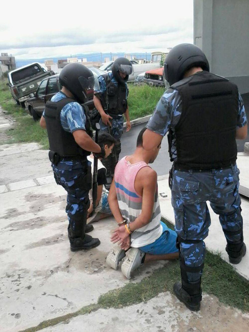 Oleada de arrebatos termin� con varios aprehendidos con drogas
