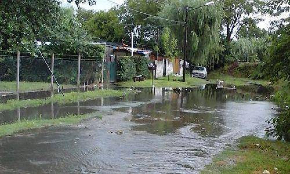 La lluvia volvi� a complicar a las calles