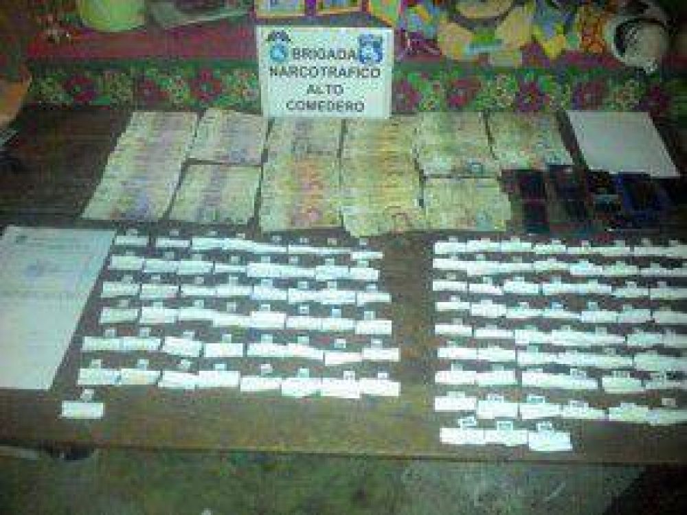 Mujer detenida y m�s de 100 dosis de droga secuestrada