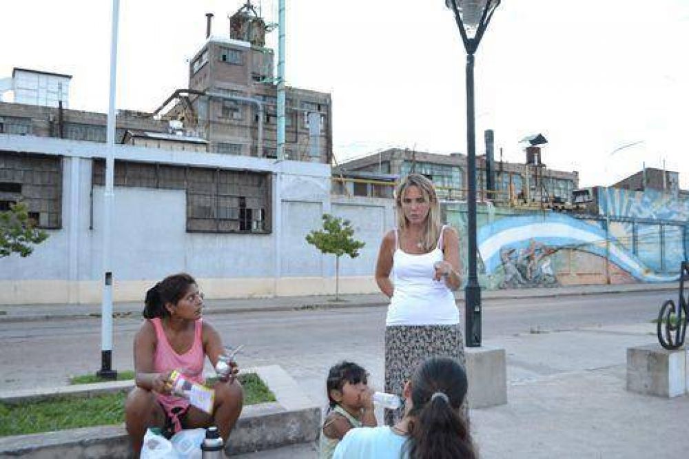 Gladys Gonz�lez recorre los barrios de Avellaneda