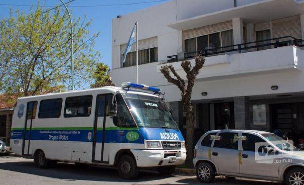 Allanamientos, una detenida y dos demorados por venta de droga