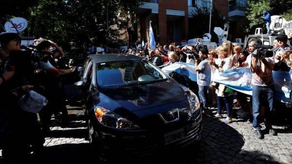 La ceremonia, con un fuerte operativo y un�nime reclamo de justicia