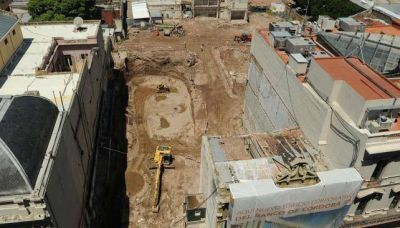 Frenan obras donde encontraron ruinas