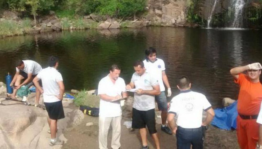 Rescatan hasta 15 ba�istas por d�a en cada r�o