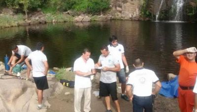 Rescatan hasta 15 ba�istas por d�a en cada r�o