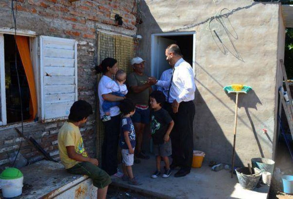 Recambio de ca�er�a de cloacas en la calle Chile