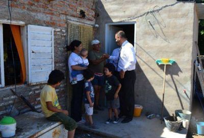 Recambio de ca�er�a de cloacas en la calle Chile