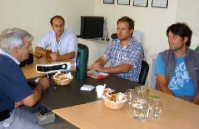 Torroba junto a autoridades de la UCR piquense