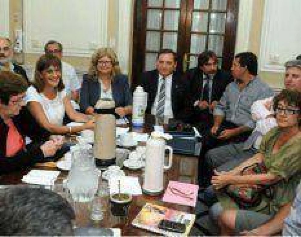�Ning�n docente deber�a ganar menos de 9000 pesos�
