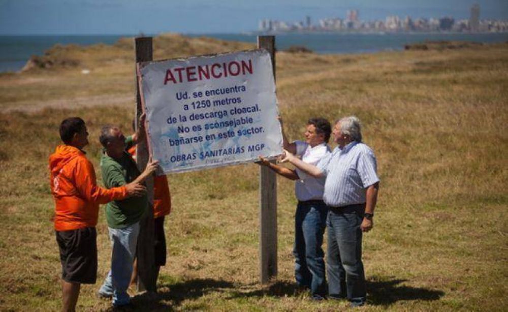 Pulti retir el cartel de prohibicin de bao en la playa Las Delicias 