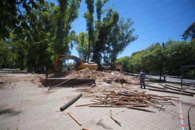 Demolieron una vieja construcci�n del Bosque y har�n nuevo acceso a la cancha     