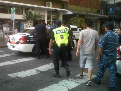 Para que tenga: rob� una cartera y los vecinos casi lo linchan