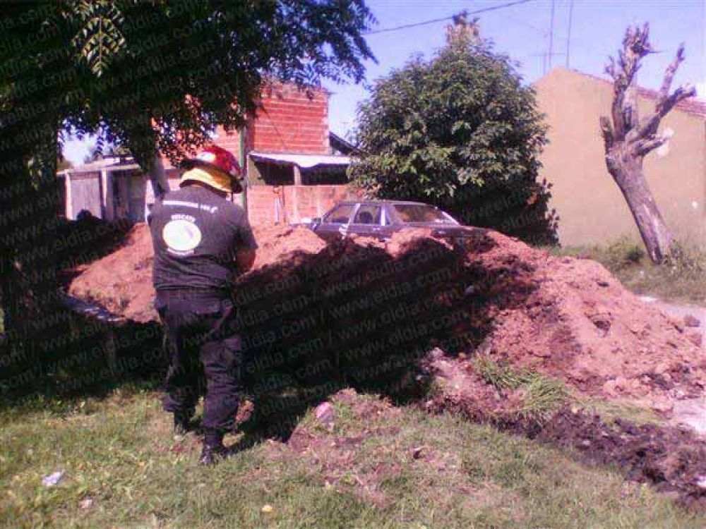 Trabajaban con m�quinas, rompieron un ca�o de gas y pusieron en vilo al barrio de 12 y 88     