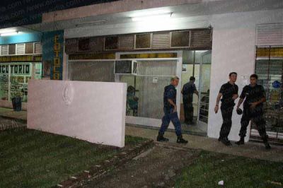 Quiso agredir a la mujer y a los polic�as con un hacha, en Olmos     