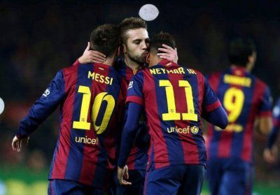 Barcelona recibe a Villarreal para seguir a tiro de la punta