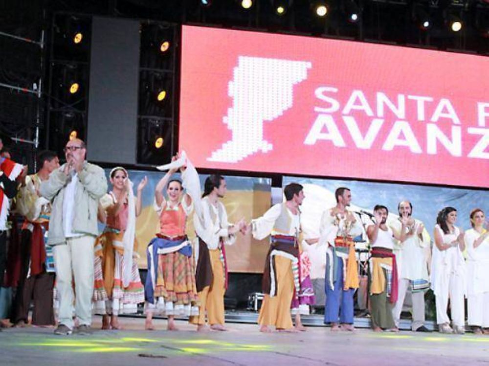 Exitosa puesta de la delegacin oficial de Santa Fe en el festival de Cosqun