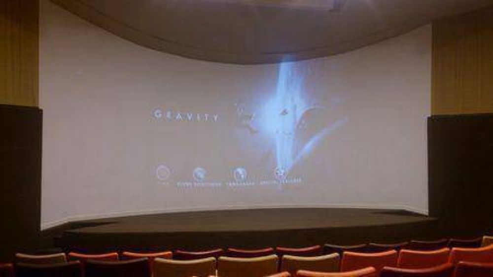  El Gobierno pasa copias piratas en el �cine� de la nueva terminal