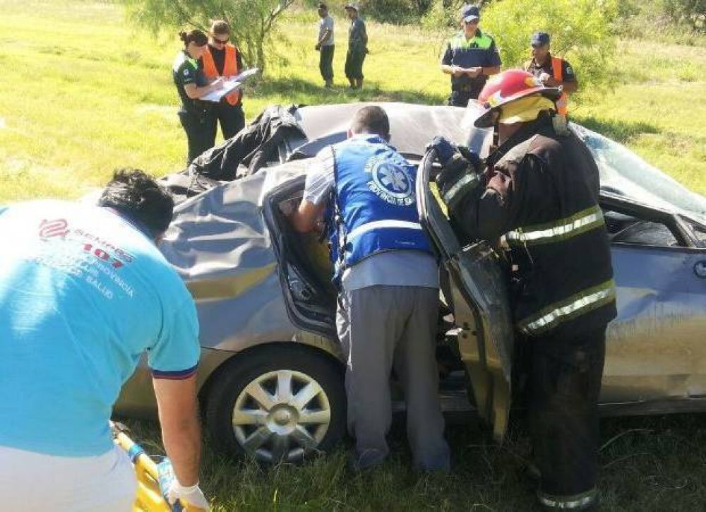 Cinco personas resultaron heridas tras volcar el auto en el que viajaban