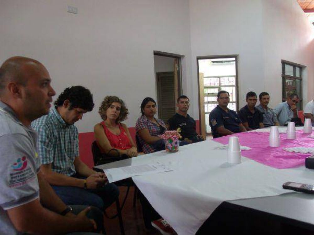 Firmaron un convenio para sacar a los menores de las ventas callejeras en Iguaz�