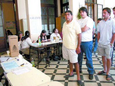 M�s de veinte listas se presentan a las elecciones Primarias en San Carlos y doce habr� en Capital