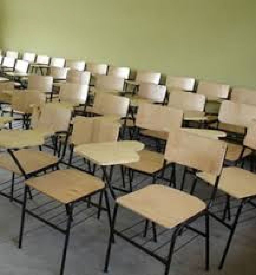 Se adquirir� mobiliario escolar por 2,6 millones de pesos 