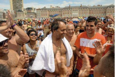 Scioli hizo playa y campa�a en la Bristol