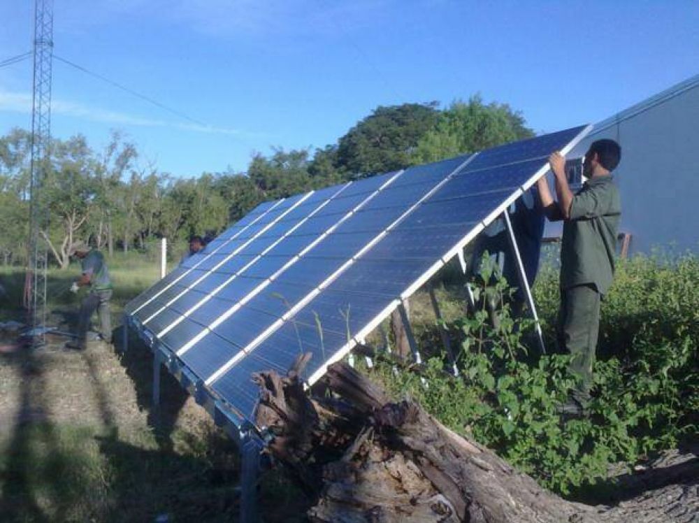 Una escuela isle�a ser� abastecida al 100 por ciento con energ�a e�lica y solar