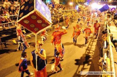 Miles de porte�os festejaron el comienzo de los Carnavales 2015