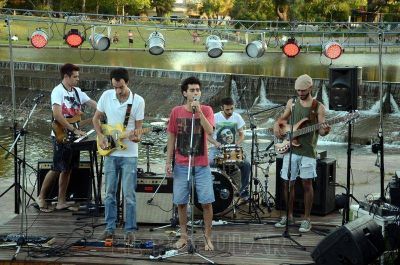 El rock lleg� a la vera del arroyo Tapalqu�