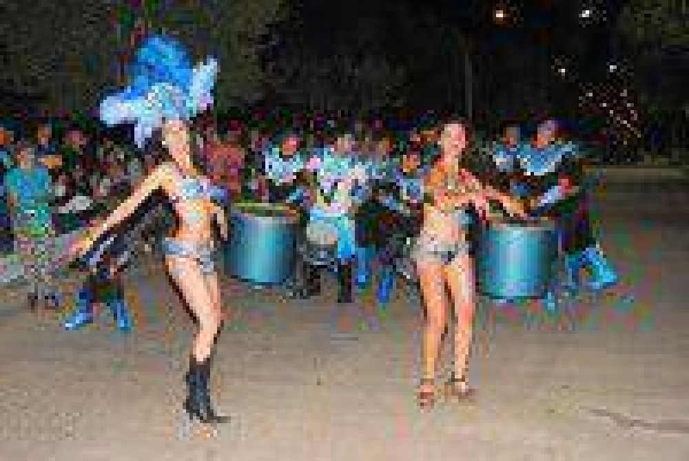 Segunda noche de carnaval en Saladillo