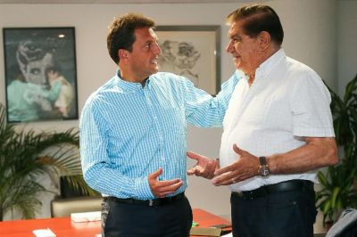 Massa se lleva el apoyo del titular de Petroleros y sigue obteniendo aliados en las provincias
