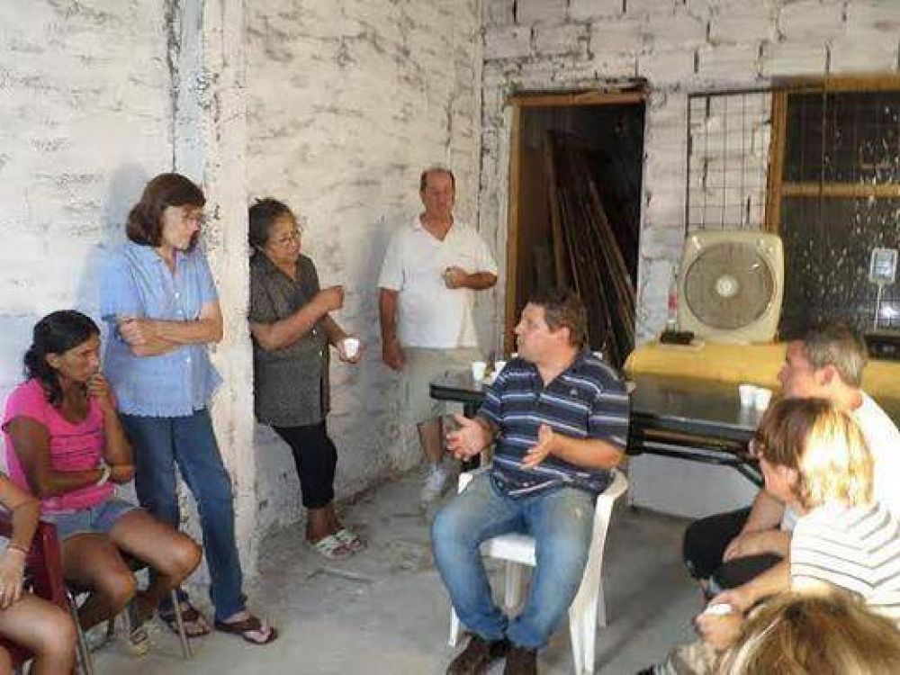 Achilli con vecinos de El Libertador: �Entubaremos el arroyo Mor�n para terminar con las inundaciones