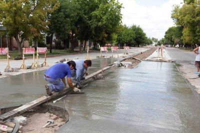 Avanza el hormigonado de la avenida Cardonato