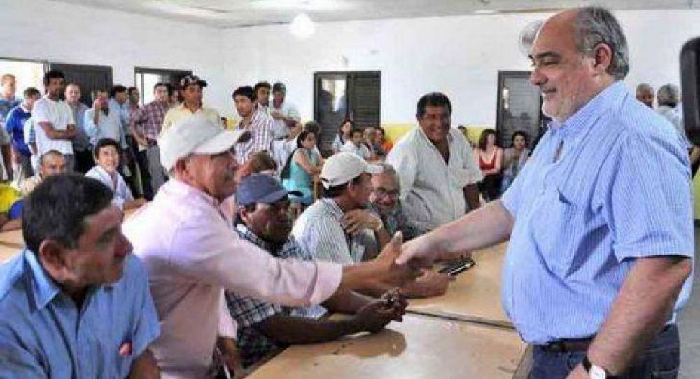Colombi hizo anuncios para dos comunas en emergencia