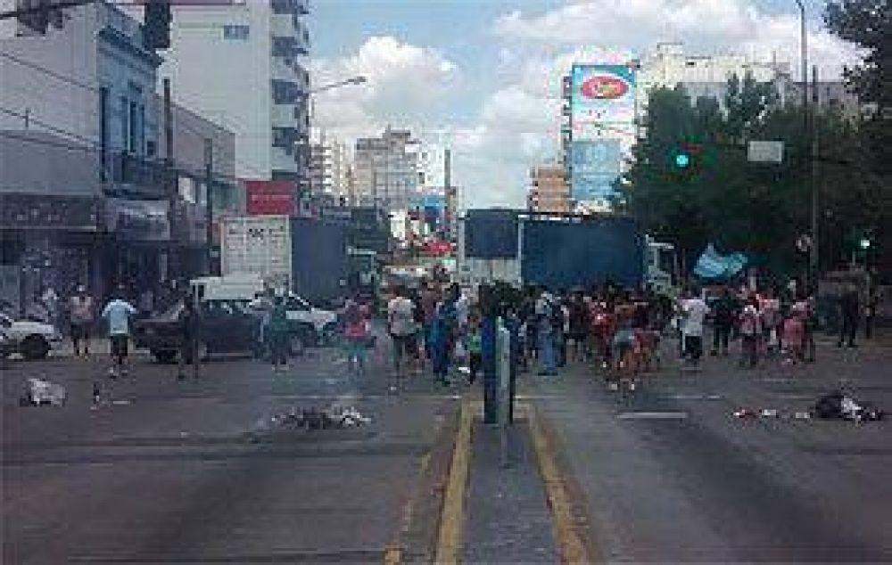 Protesta y reclamo en Lomas: Vecinos rechazan un desalojo