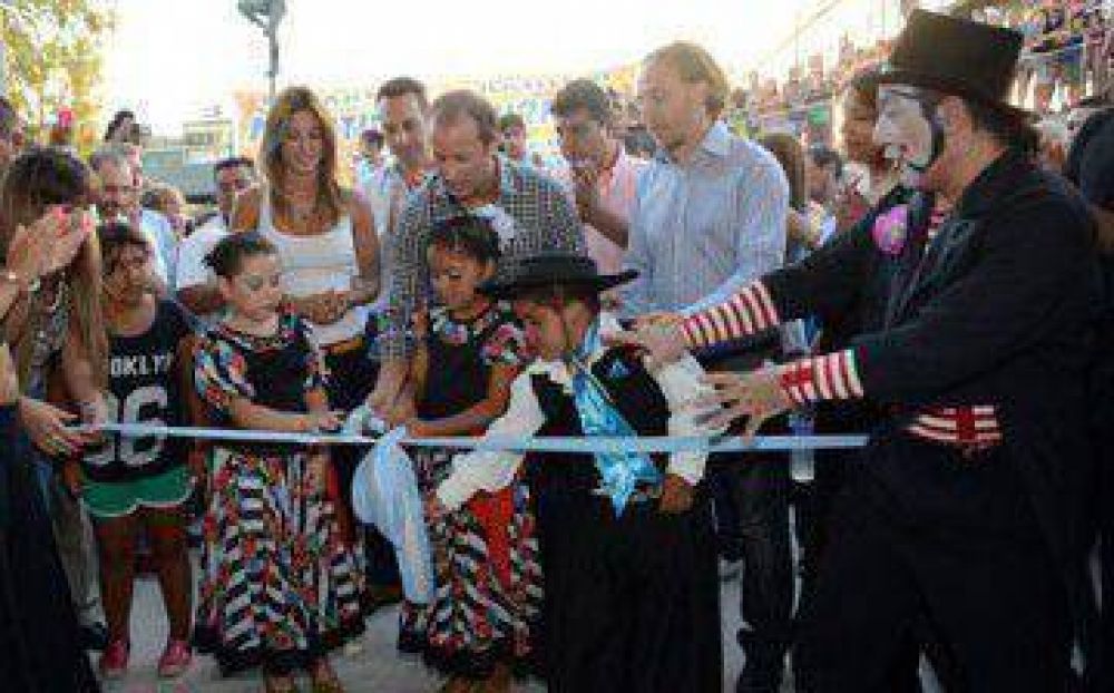 Insaurralde inaugur� un centro cultural en Fiorito	